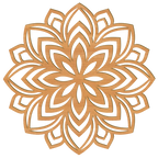 Lotus Mandala Holz Wandbild in Buche-Optik, handgefertigt in Österreich mit filigranem Mandala-Muster und 8 Holzoptiken